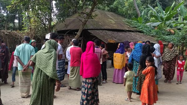 রাজবাড়ীতে অন্তঃসত্ত্বা গৃহবধূকে গলা কেটে হত্যা