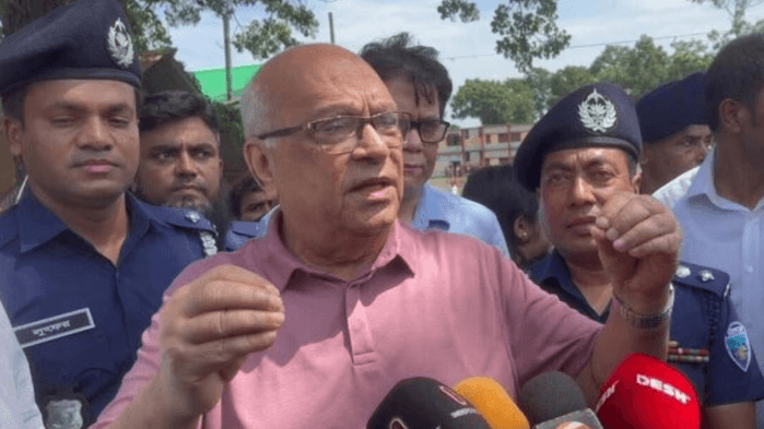 বাঁধ নির্মাণের কাজ সেনাবাহিনীকে দেওয়ার কথা ভাবছে সরকার: উপদেষ্টা ফারুক-ই-আজম