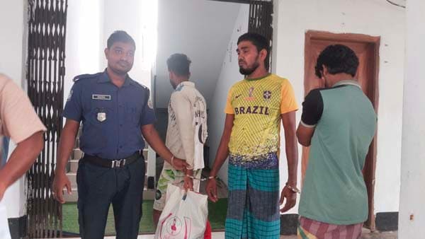 ঝালকাঠিতে মা ইলিশ ধরার অপরাধে তিন জেলেকে কারাদণ্ড