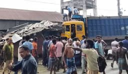 পাটগ্রামে দোকানে ঢুকে গেল ট্রাক, প্রাণ গেল তিনজনের