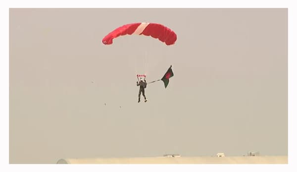 বিজয় দিবসে আকাশে ইতিহাস, ৫৪ প্যারাট্রুপারের বিশ্ব রেকর্ড