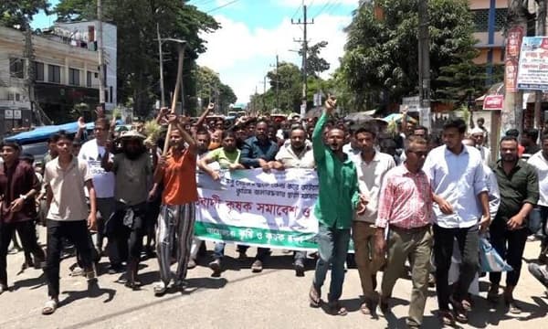 হাওরের আমন ধান রক্ষা ও পানি নিষ্কাশনের দাবিতে মৌলভীবাজারে বিক্ষোভ
