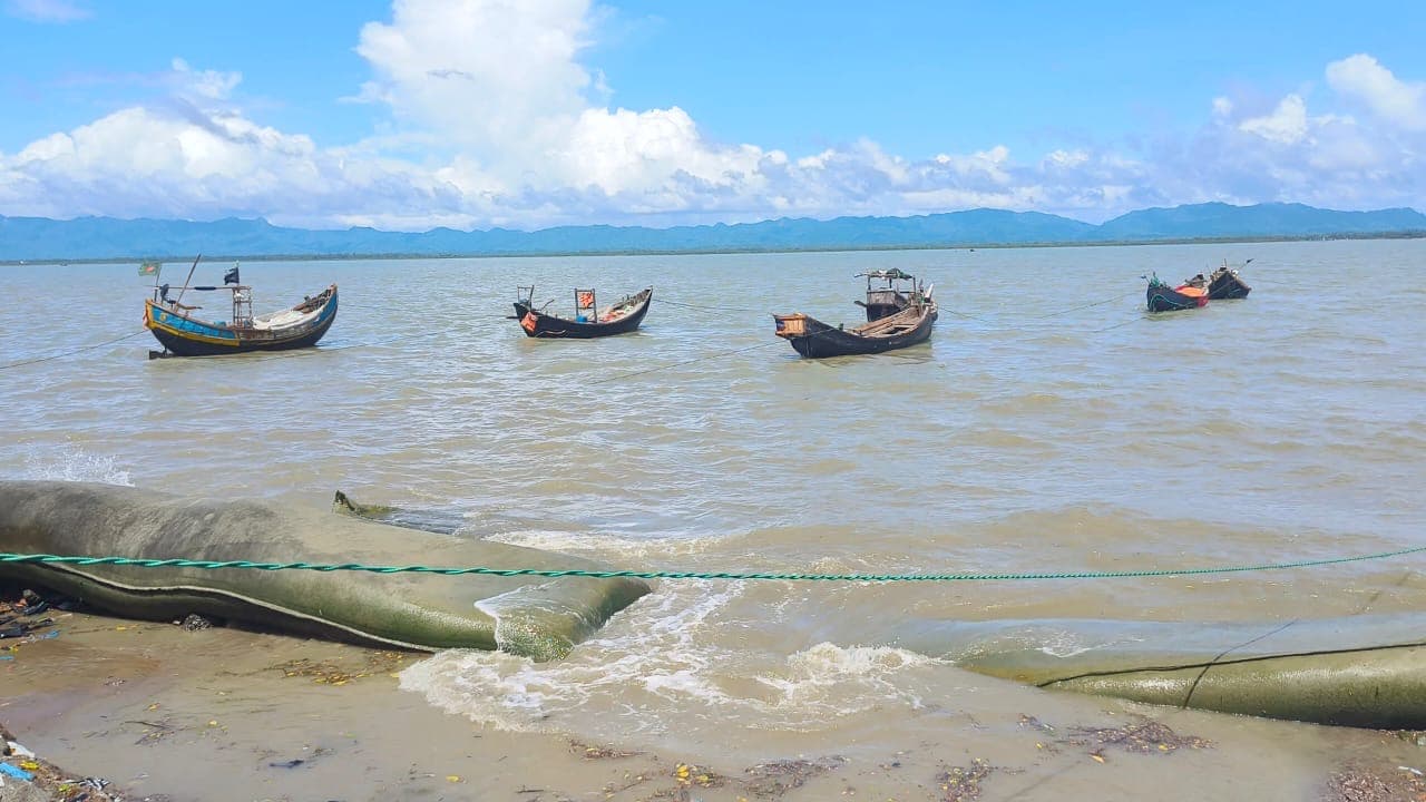 সেন্টমার্টিন থেকে ১৮ মাঝি-মাল্লা অপহরণ, তিনটি ফিশিং বোট নিয়ে গেল আরাকান আর্মি