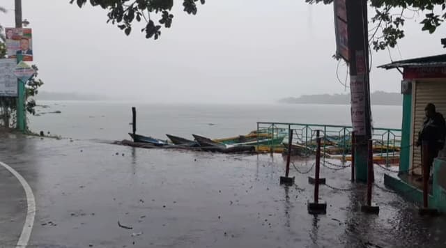 ঝালকাঠিতে টানা বৃষ্টিতে নিম্নাঞ্চল প্লাবিত, জনজীবন বিপর্যস্ত