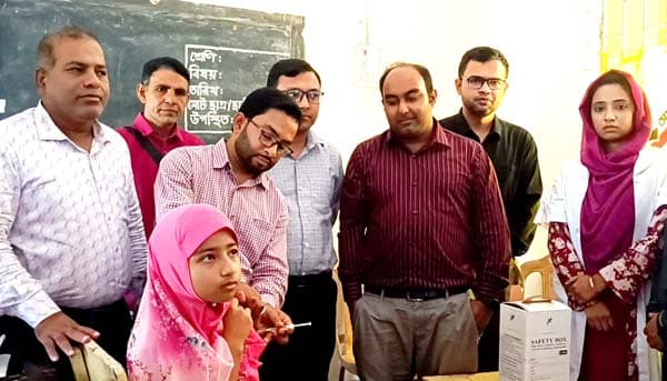 হাকিমপুরে টাইফয়েড টিকাদান কর্মসূচির উদ্বোধন 