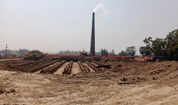 মৌলভীবাজারে ৪৫টি ইটভাটার সব-ই অবৈধ, হুমকিতে ফসলি জমি ও জনস্বাস্থ্য