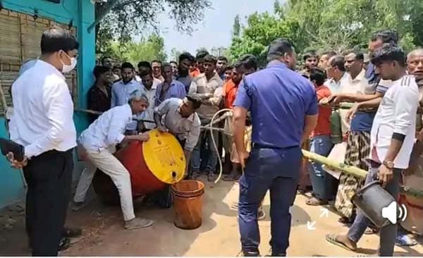 বাড়িতে পেট্রোল মজুত করে বিক্রি, ব্যবসায়ীর কারাদণ্ড