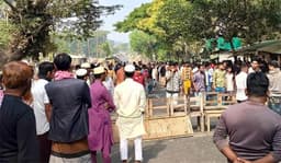 মিয়ানমারের গোলায় টেকনাফ সীমান্তে শিশু নিহত, সড়ক অবরোধ