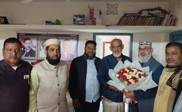 বিএনপি প্রার্থীর বাসায় ফুল নিয়ে হাজির নবনির্বাচিত এমপি মাসুদ সাঈদী  