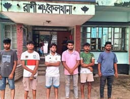 ঠাকুরগাঁওয়ে চাঁদাবাজির অভিযোগে সেনাবাহিনীর হাতে ছাত্রদল নেতাসহ ৬ জন আটক