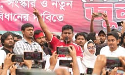 দিল্লি নয়, ঢাকার রাজনীতিই যথেষ্ট: হাসনাত