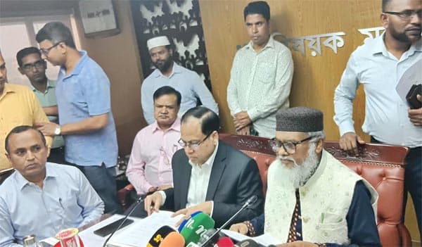 সরকারি ব্যবস্থাপনায় হজের তিন প্যাকেজ ঘোষণা, কমল বিমান ভাড়া