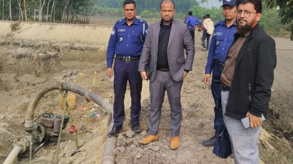 দেবীদ্বারে কৃষি জমির মাটি লুট; ড্রেজার ধ্বংস ও কারাদণ্ড