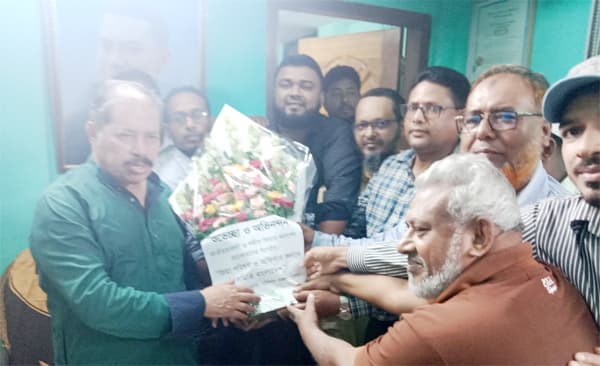বরিশালে বিএনপি প্রার্থীকে অগ্রণী ব্যাংক জিয়া পরিষদ নেতৃবৃন্দের শুভেচ্ছা