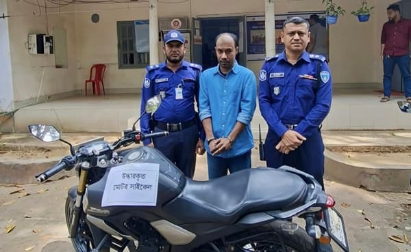 খাগড়াছড়িতে চোরাই মোটরসাইকেল উদ্ধার, গ্রেফতার