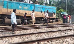 শ্রীমঙ্গলে তেলবাহী ট্রেন লাইনচ্যুত, উদ্ধার কাজ চলছে