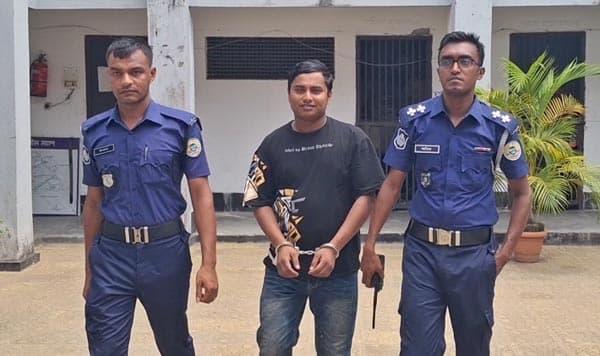 পটুয়াখালীতে নিষিদ্ধ ঘোষিত ছাত্রলীগ নেতা সিফাত গ্রেফতার