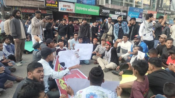 হাদি হত্যার বিচারের দাবিতে মৌলভীবাজারে ছাত্র-জনতার বিক্ষোভ