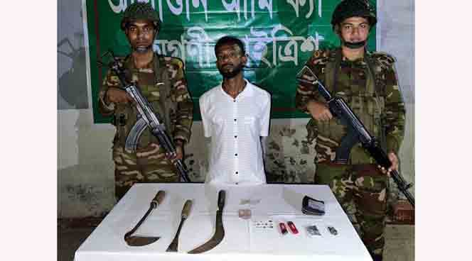 চাঁদাবাজির অভিযোগে শ্রীউলার মহাসিন আটক 