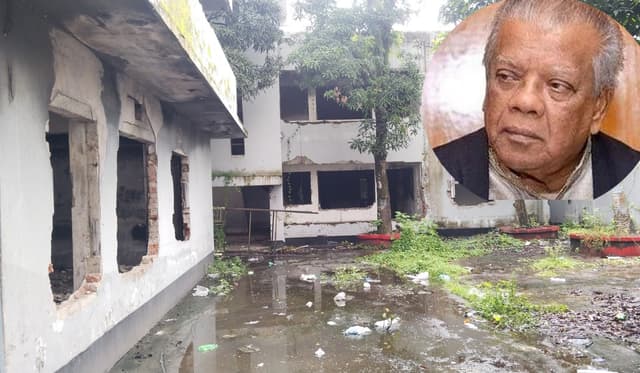 ঝালকাঠিতে প্রভাবশালী রাজনীতিবিদ আমুর বাসভবন এখন ময়লার ভাগাড়