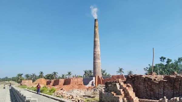 অবৈধ ইটভাটায় ধ্বংস হচ্ছে ঝালকাঠির পরিবেশ ও স্বাস্থ্য