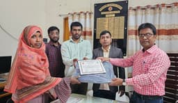 গোয়ালন্দে যুব উন্নয়ন প্রশিক্ষণার্থীদের মাঝে সনদপত্র ও ব্যাগ বিতরণ 