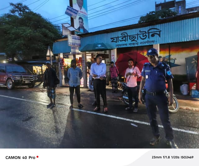 গোয়ালন্দে ইউএনও'র অভিযানে ড্রেজিং পাইপ ধ্বংস ও মোটরসাইকেল চালকের জরিমানা