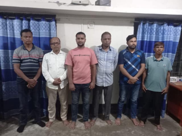 রাজবাড়ীতে ভোক্তা কর্মকর্তাকে মারধর, বিএনপি নেতাসহ আটক ৬