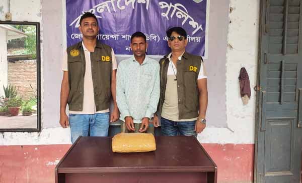 নওগাঁয় গাঁজাসহ মাদক ব্যবসায়ী গ্রেপ্তার 