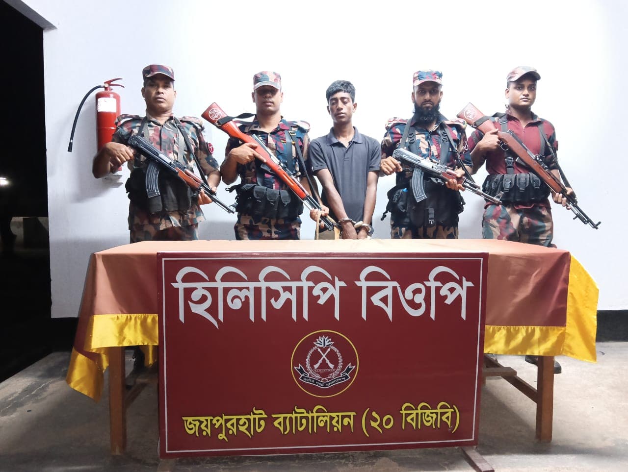 হিলি সীমান্তে পতাকা বৈঠকে ফেরত পেল বাংলাদেশি কিশোর