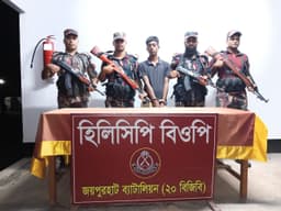 হিলি সীমান্তে পতাকা বৈঠকে ফেরত পেল বাংলাদেশি কিশোর