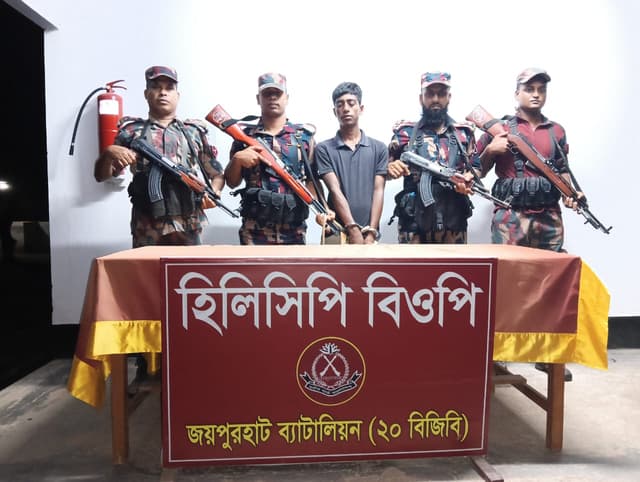 হিলি সীমান্তে পতাকা বৈঠকে ফেরত পেল বাংলাদেশি কিশোর