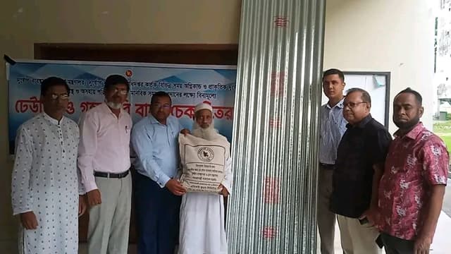 কলাপাড়ায় অগ্নিকাণ্ডে ক্ষতিগ্রস্তদের সরকারি সহায়তা প্রদান
