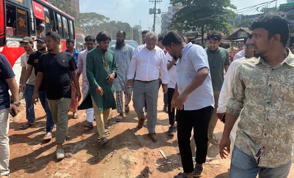 সড়ক সংস্কারে হাসনাত আব্দুল্লার কড়া বার্তায় সড়ক পরিদর্শনে নির্বাহী প্রকৌশলী