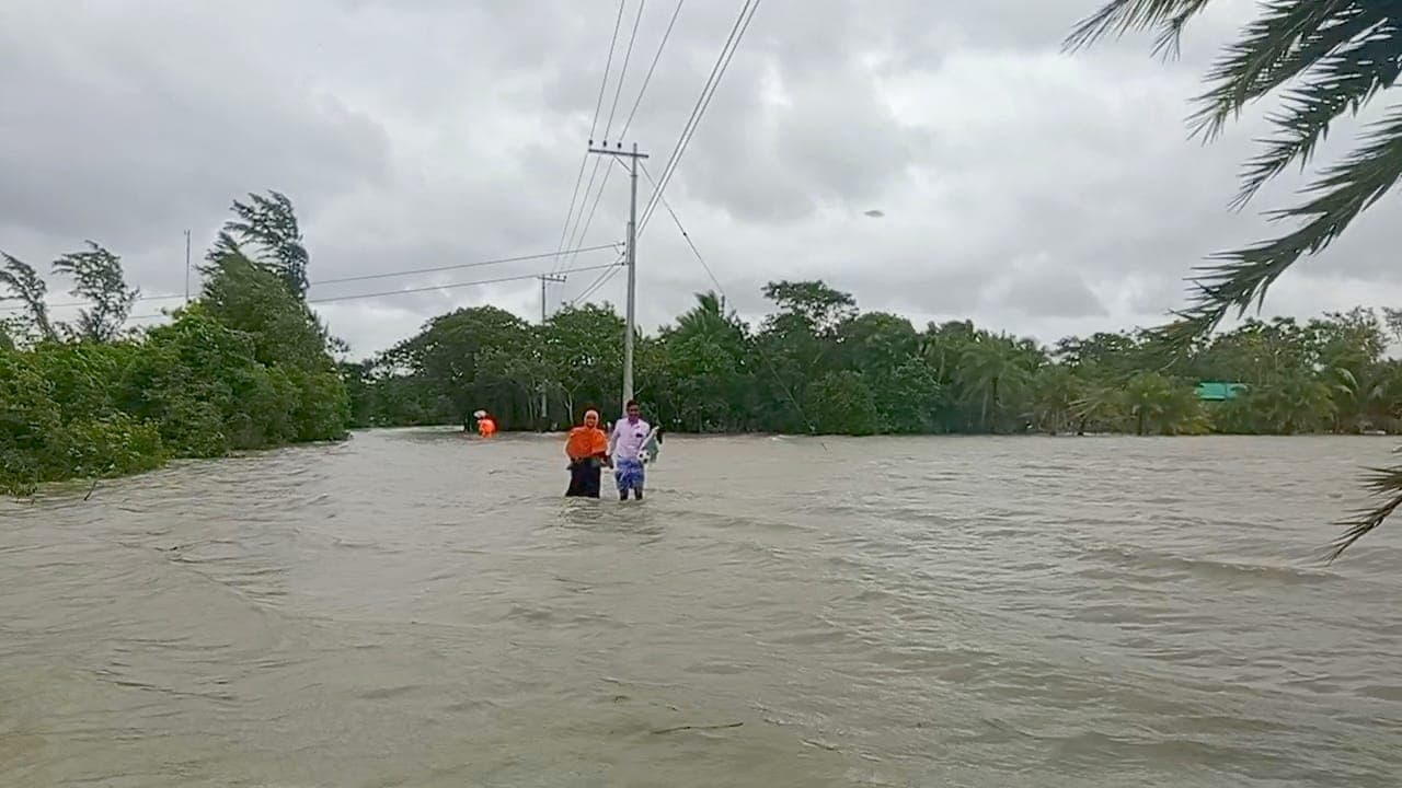 নোয়াখালীর নিম্নাঞ্চল প্লাবিত, নদী ভাঙনে শতাধিক বাড়িঘর ঝুঁকিতে