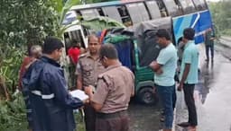 রাজবাড়ীতে বাস-মাহিন্দ্রা সংঘর্ষে চালক নিহত, পাঁচ যাত্রী আহত