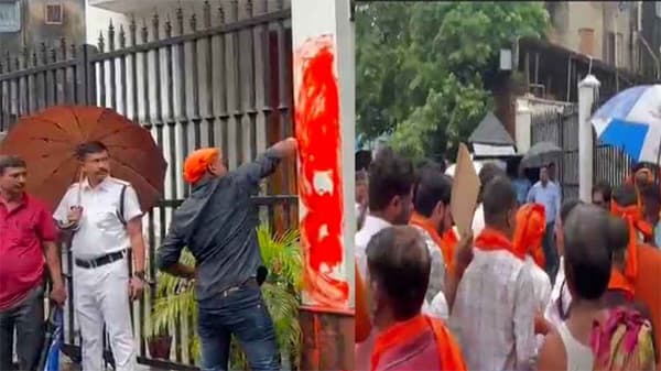 আনন্দবাজার পত্রিকা কার্যালয়ে গেরুয়া হামলা, পুলিশের নীরবতায় প্রশ্ন