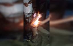 টিউবওয়েলের পানিতে গ্যাস, দিয়াশলাই ধরাতেই জ্বলে উঠল আগুন!