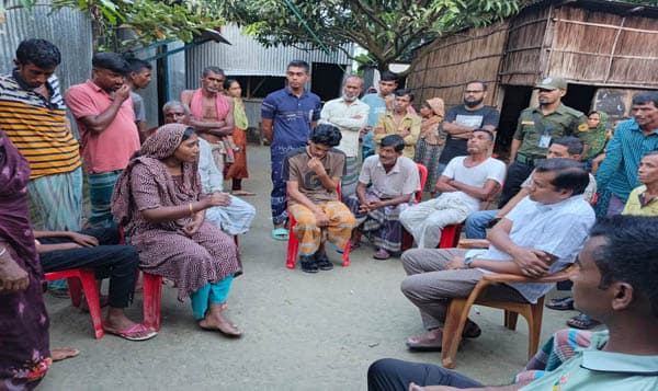 ইরাক প্রবাসী নিহত আজাদের পরিবারের পাশে ইউএনও-ওসি 