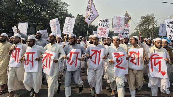 হাদির জানাজায় অংশ নিতে মানিক মিয়া এভিনিউয়ে জনস্রোত