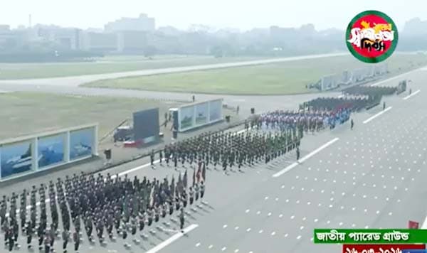 স্বাধীনতা দিবসে জাতীয় প্যারেড স্কয়ারে জাঁকজমক কুচকাওয়াজ শুরু
