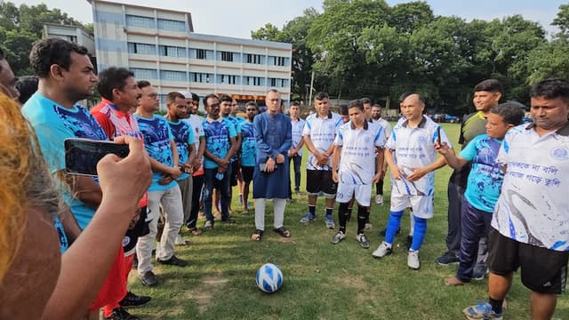 রাজবাড়ীতে মাদকবিরোধী প্রীতি ফুটবল ম্যাচ অনুষ্ঠিত