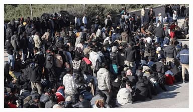 গ্রিস উপকূলে বিপদগ্রস্ত নৌকা থেকে ৫৩৯ অভিবাসী উদ্ধার, ৪৩৭ জনই বাংলাদেশি