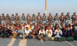 আরাকান আর্মির বন্দিশালা থেকে ফিরলেন ৭৩ জেলে