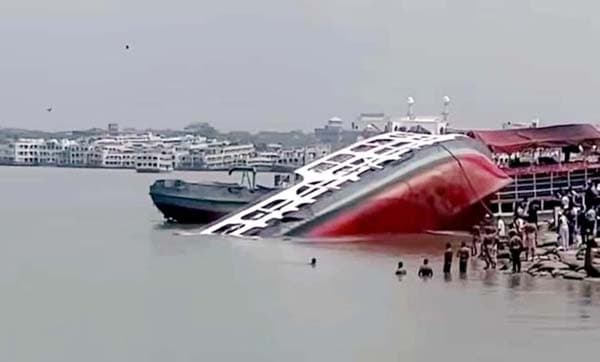 মুন্সিগঞ্জ থেকে চরমোনাই মাহফিলে আসা লঞ্চ ডুবি