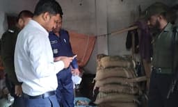 সিরাজগঞ্জে খাদ্যবান্ধব ১৫ বস্তা চাল জব্দ, মামলার প্রস্তুতি