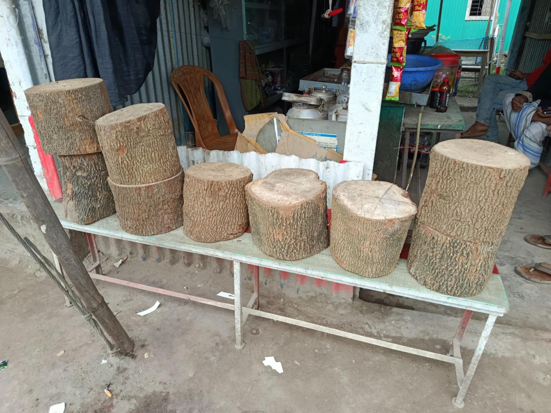 ঈদ ঘিরে তেঁতুল কাঠের খাইটার জোয়ার ও ব্যাপক চাহিদা ! 