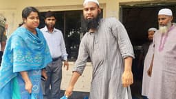 পাঁচবিবিতে মাদ্রাসা ও ব্যবসায়ীদের জন্য ঈদের উপহার—লবণ