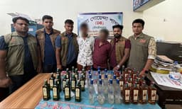 মৌলভীবাজারে ৪৫ বোতল বিদেশি মদসহ দুইজন গ্রেপ্তার