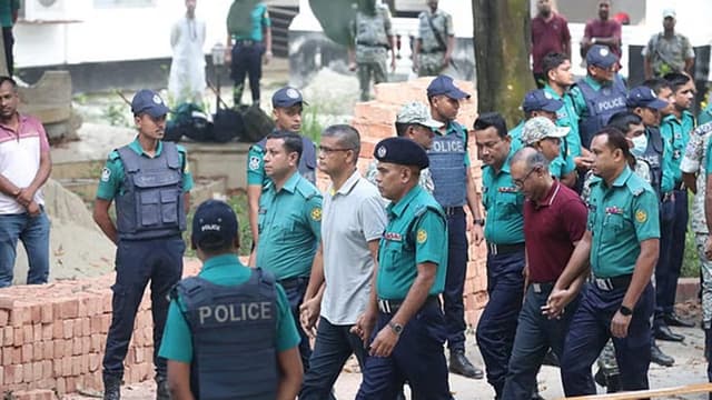 মানবতাবিরোধী অপরাধে ১৫ সেনা কর্মকর্তাকে কারাগারে পাঠানোর নির্দেশ